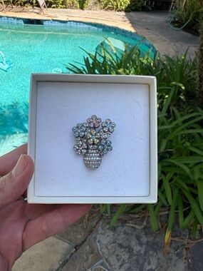 Tara Vanessa Multicolor Crystal Floral Bee Brooch Pin